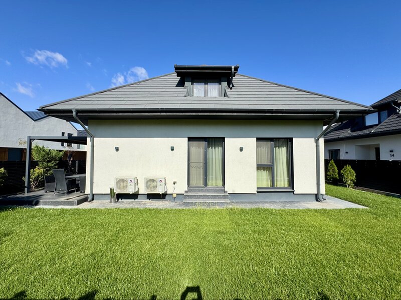 Tunari, vila premium cu gradina si design contemporan.