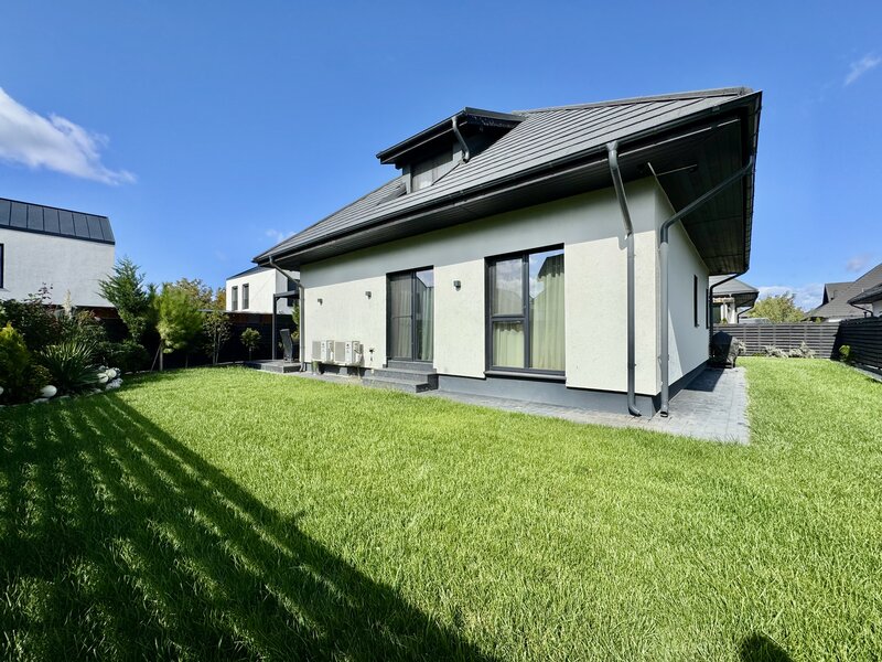 Tunari, vila premium cu gradina si design contemporan.
