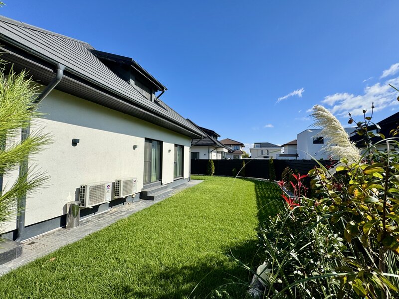Tunari, vila premium cu gradina si design contemporan.