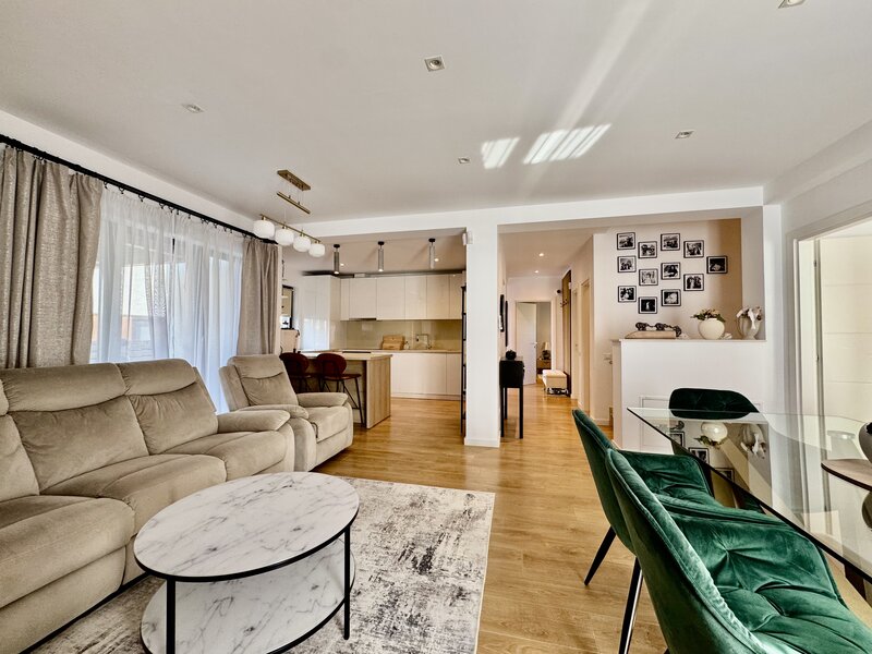 Tunari, vila premium cu gradina si design contemporan.