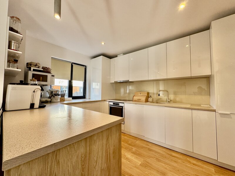 Tunari, vila premium cu gradina si design contemporan.