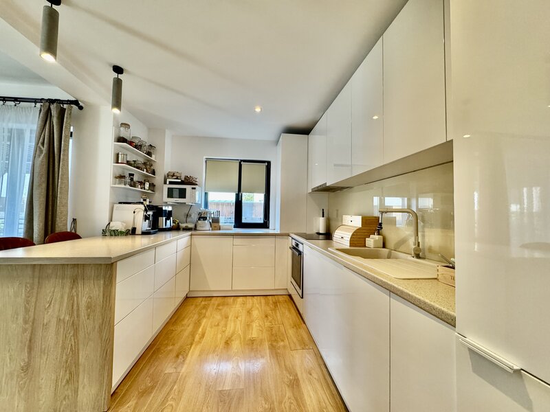 Tunari, vila premium cu gradina si design contemporan.