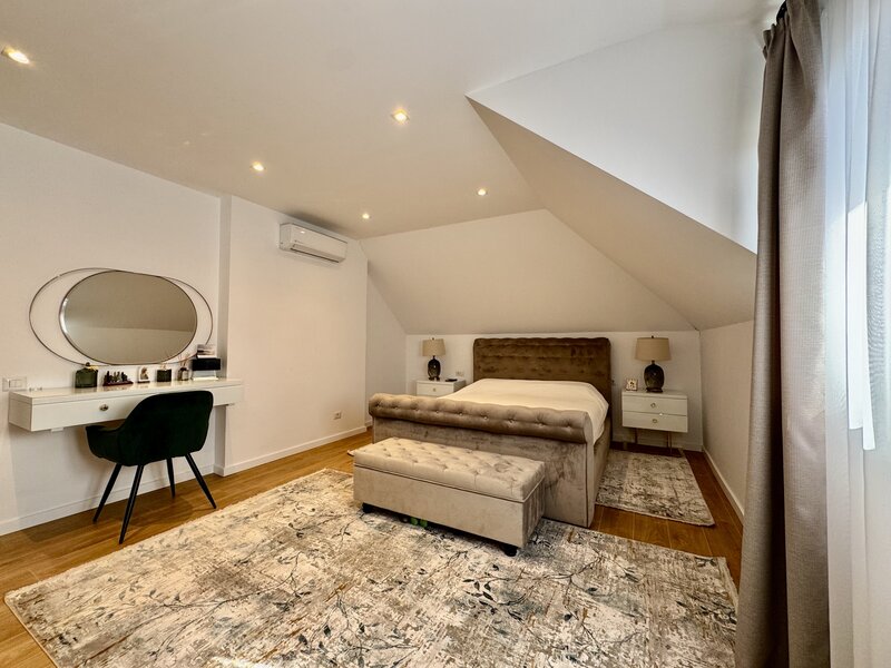 Tunari, vila premium cu gradina si design contemporan.
